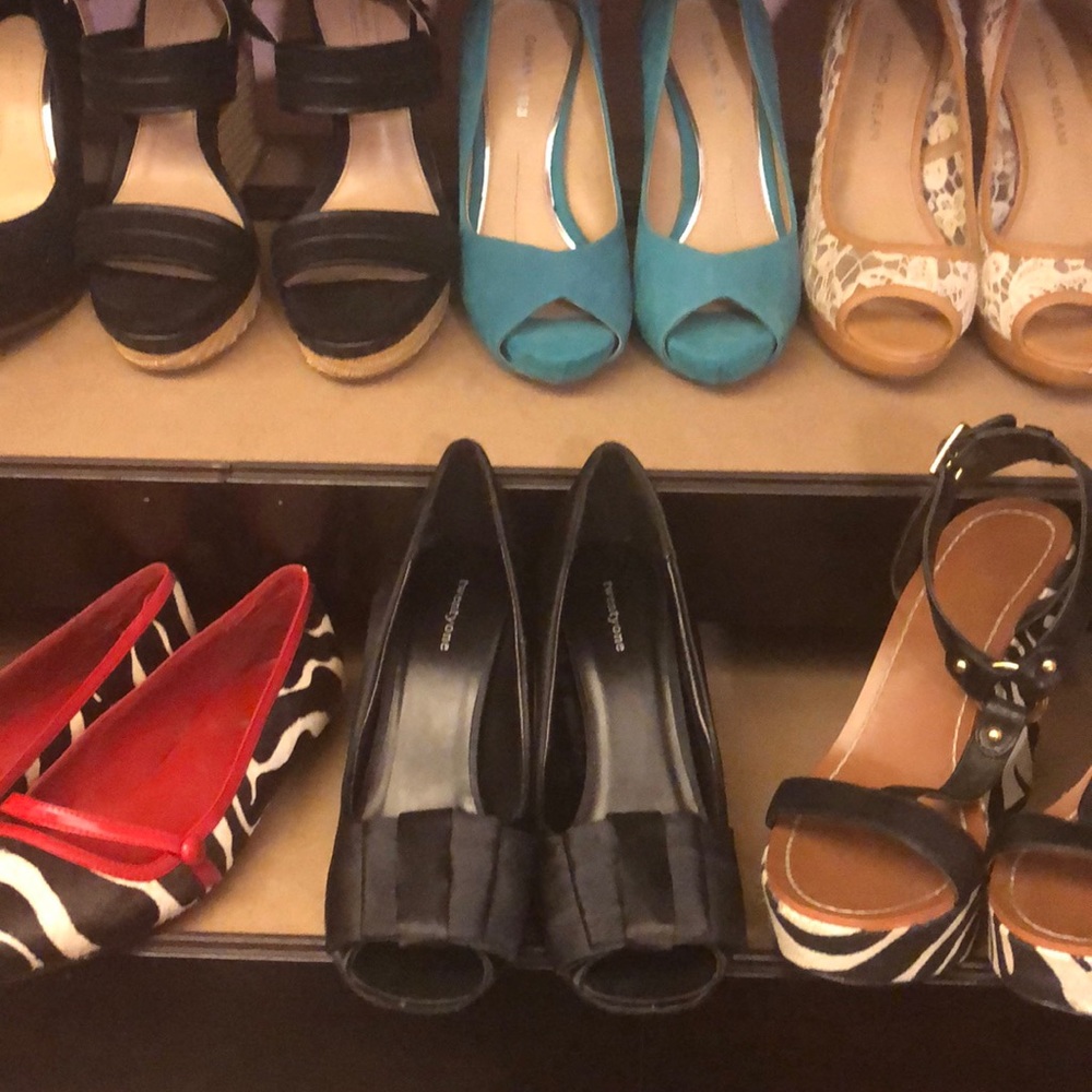 Satin bow pumps